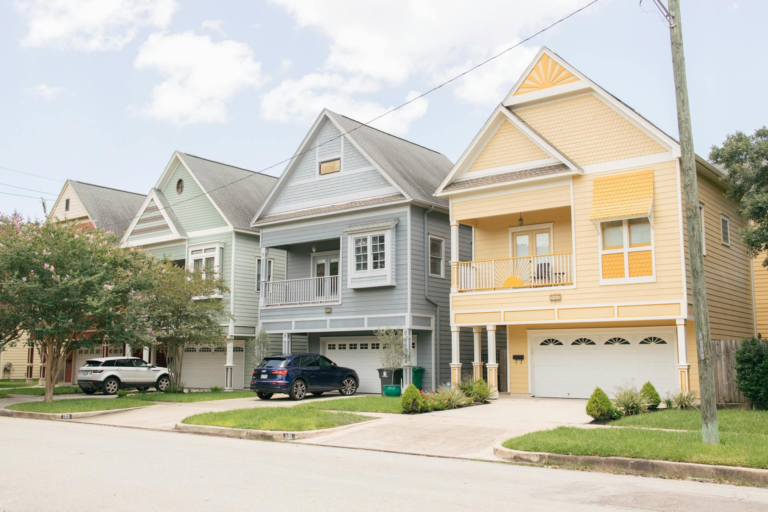 3 houses on a street
